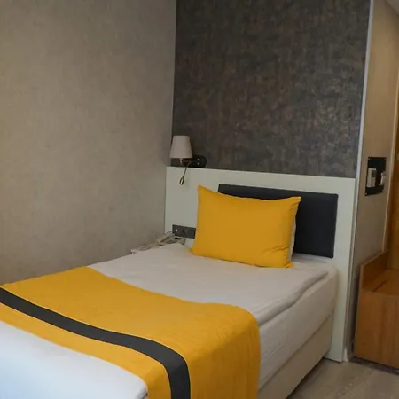 Resun Hotel 4*
